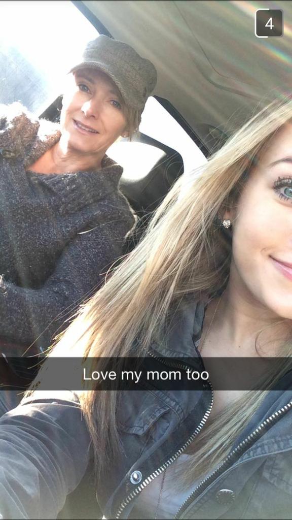 zachdemmer's tweet photo. Lirerally milf so help me out #200 👫💃 http://t.co/i4tqXHRP12
