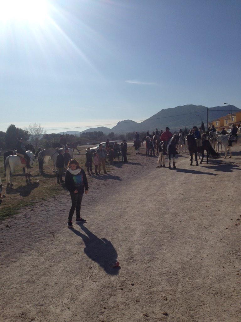 jonatan_elda's tweet photo. Día de romería en sax http://t.co/HSNjFgW0Mi