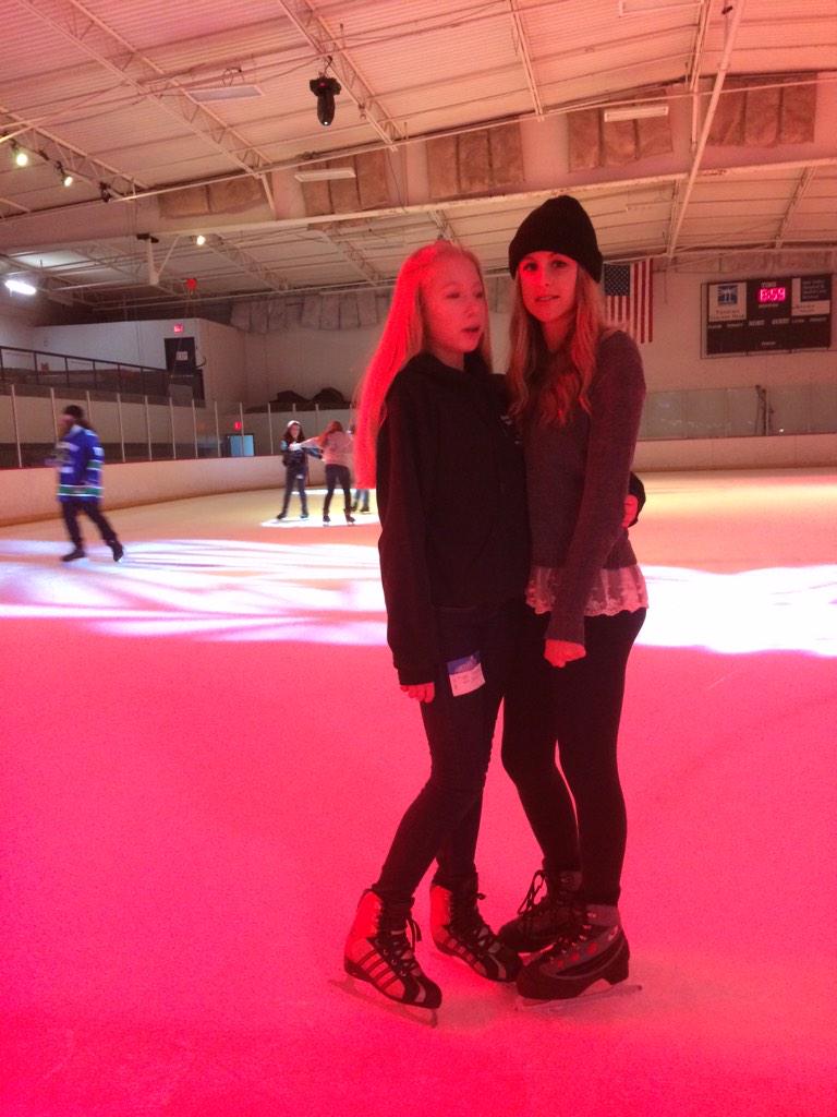 laurenngraevee's tweet image. HAPPY BIRTHDAY TO MA GIRL @carliechaussee 💘 #keepdoinyou sorry for the lack of pics but I lost all of them :(