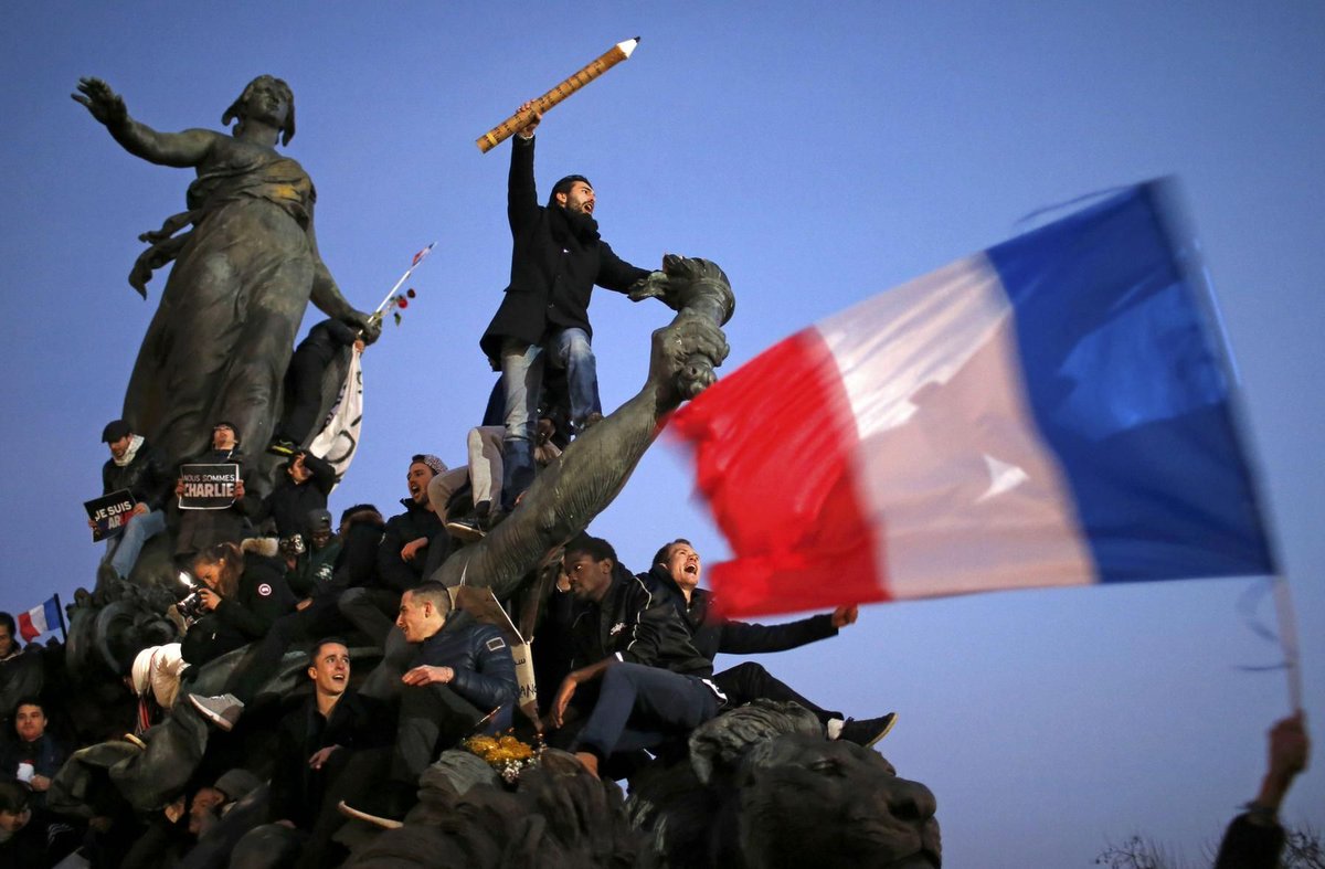 lemondefr's tweet photo. La France dans la rue contre le terrorisme : http://t.co/rAuvcJevHS (Photo Reuters) http://t.co/McPZbf9bvD