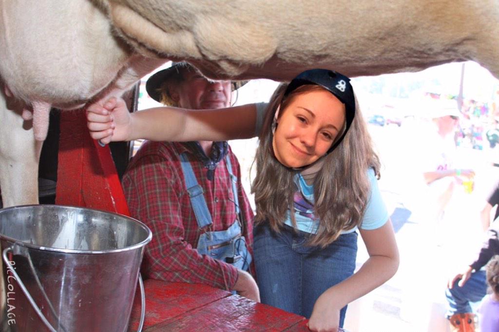 adaywithkat's tweet photo. making milkshakes on the farm:-) #safetyfirst #helment http://t.co/NeGTHidjhn