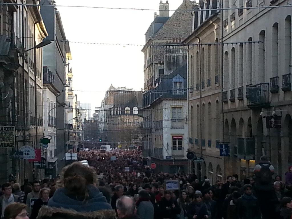 Benoit1Moreau's tweet photo. Rennes #JeSuisCharlie http://t.co/gcyY6tK4pZ