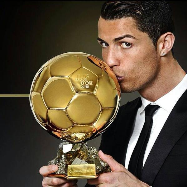 MadridismoreaI's tweet photo. 1 RT= Mañana Cristiano ganará su tercer balón de oro. http://t.co/lYN5RUoOJn