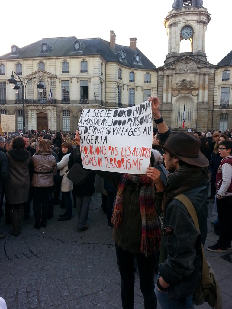 Benoit1Moreau's tweet photo. Rennes place de la Mairie #JeSuisCharlie http://t.co/TzYshQ4VV5