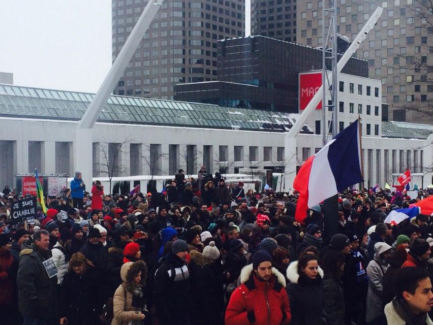 10000 personnes #JeSuisCharlie à #Montréal #MarcheSilencieuse MERCI !