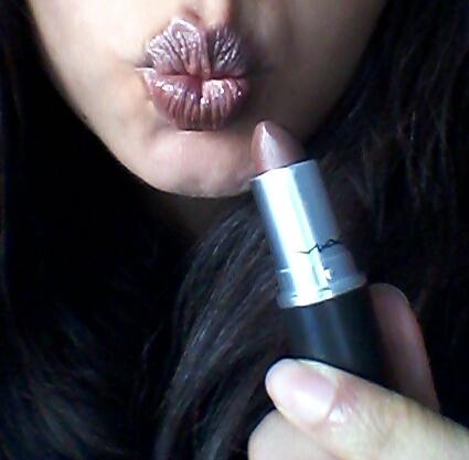tofutasha's tweet photo. Shitaki

#Mac #Lipstick #WinterNude http://t.co/b6QNvOYEmb