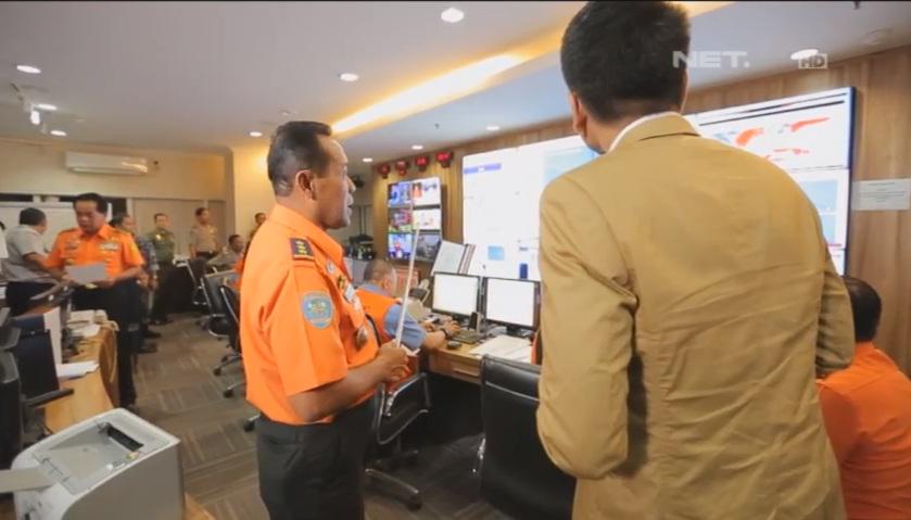 mdtvindonesia's tweet photo. Tim @NET1Indonesia berada di ruang mission control center pencarian dan evakuasi AirAsia QZ8501 #NETKaBasarnas http://t.co/MjIonqencJ