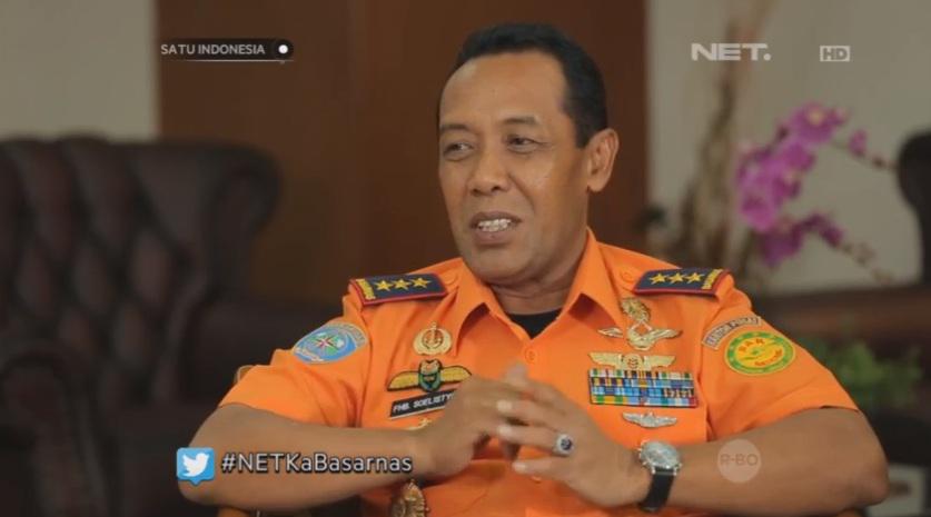 mdtvindonesia's tweet photo. Di bawah koordinasinya, misi evakuasi pesawat AirAsia QZ8501 menuai pujian dunia Internasional #NETKaBasarnas http://t.co/cjf1RYsZqN
