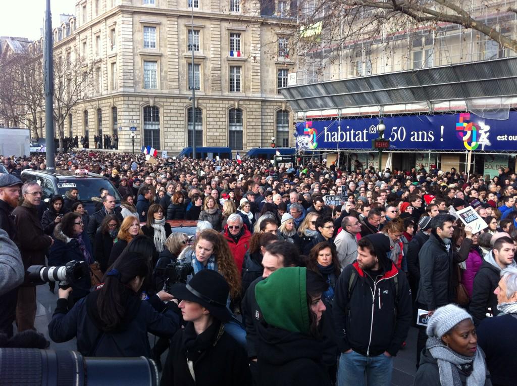 CIvanichtchenko's tweet photo. 11 janvier 2015 #jesuischarlie #charliehebdo http://t.co/79zDEhjxSt