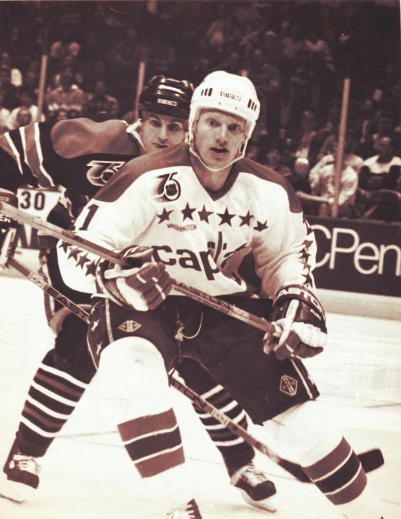 VintageMNHockey's tweet photo. Happy birthday today to former NHL right winger - Tim Bergland born in Crookston, MN. http://t.co/hcNps3dQbw