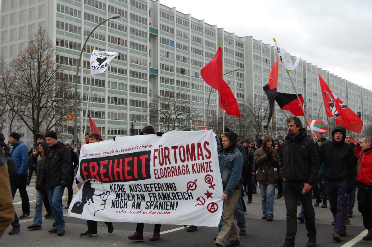 Elkartasuna #Berlin-etik Tomas eta besteak aske! <a href="/sare_herritarra/">Sare Herritarra</a> <a href="/Askapena/">Askapena</a> <a href="/naiz_info/">naiz:</a> <a href="/berria/">Berria.eus</a> <a href="/argia/">ARGIA</a> <a href="/InfoBaskenland/">Info Baskenland</a>