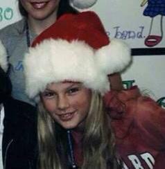 theothertaylorr's tweet photo. my heart๐ญ๐
โค๏ธ #santaswift @taylorswift13 http://t.co/cwVL8m5QCn