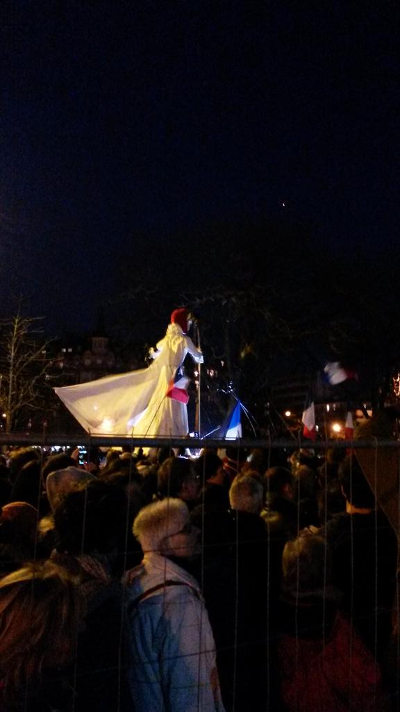 AnneLaureBanse's tweet photo. Pas de mots @m6 @WendyBouchard @m6info  #MarcheRepublicaine #JeSuisCharlie http://t.co/9hJDqBNjl4