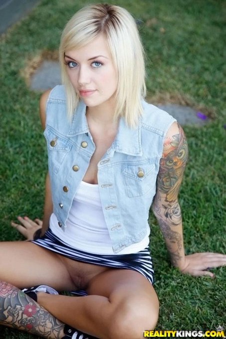 Planning a trip? Use the link below to register @Airbnb &amp; get $25 off your first stay: http://t.co/vGCNqOAxQh<a href="/tag/nsfw"class="tags"><span>#nsfw</span></a>