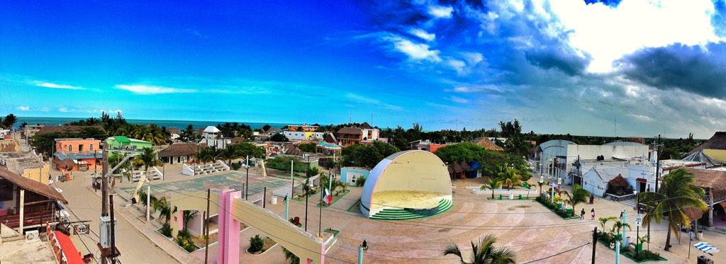 HArenaHolbox's tweet photo. Hermosa vista desde nuestra terraza! Beautiful view from our roof top! http://t.co/JqFMWK8ZnV