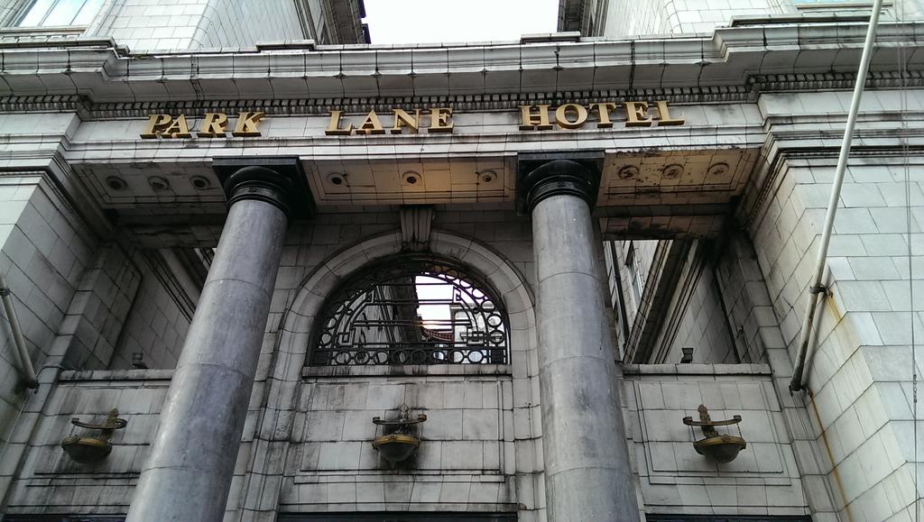 JRungay's tweet photo. Lovely afternoon tea with hubby at Park Lane Hotel. Back to 1920. http://t.co/mMRv74hpUQ