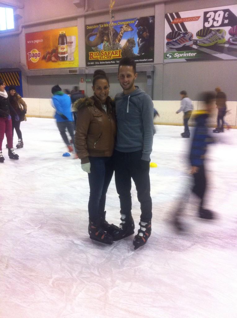 adrianmb14's tweet photo. Patinando un poquito🎈👻 http://t.co/ntKjqxfedi