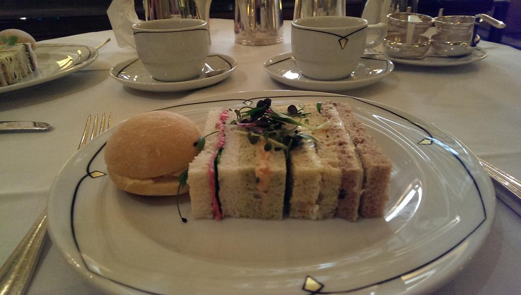 JRungay's tweet photo. Lovely afternoon tea with hubby at Park Lane Hotel. Back to 1920. http://t.co/mMRv74hpUQ