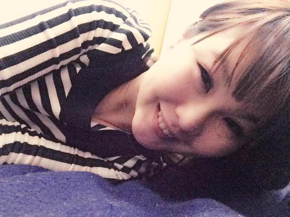 aileen731107's tweet photo. 累了一整天回到家先在床上打滾逗喵❤️好累呀～晚安唷（≧∇≦） http://t.co/vE1jaqIyMW