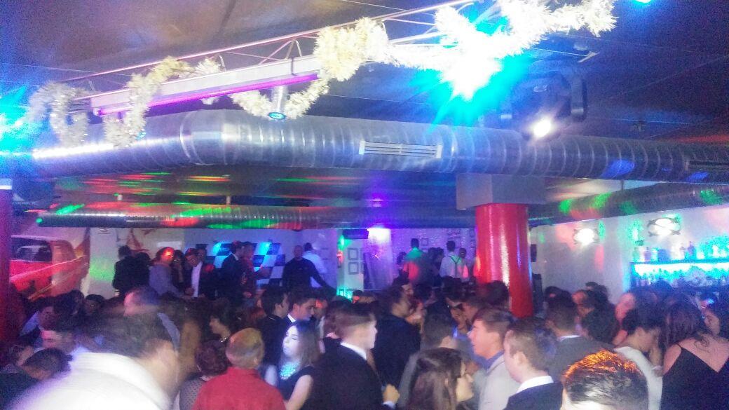 M3Sala's tweet photo. Aqui os dejamos algunas fotos de Noche Vieja, llenazo completo,  proximamente más fiestas  !! http://t.co/4TB5mXy9Ce