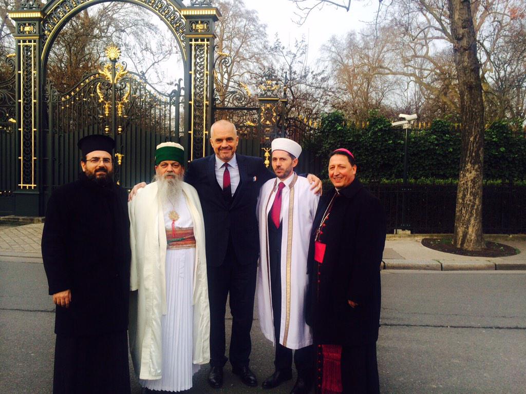 ediramaal's tweet photo. Mirenjohje te kater perfaqesuesve te klerit shqiptar qe sot mahniten Parisin dhe e ngriten Shqiperine ne piedestal! http://t.co/cbv6YpdY8Y