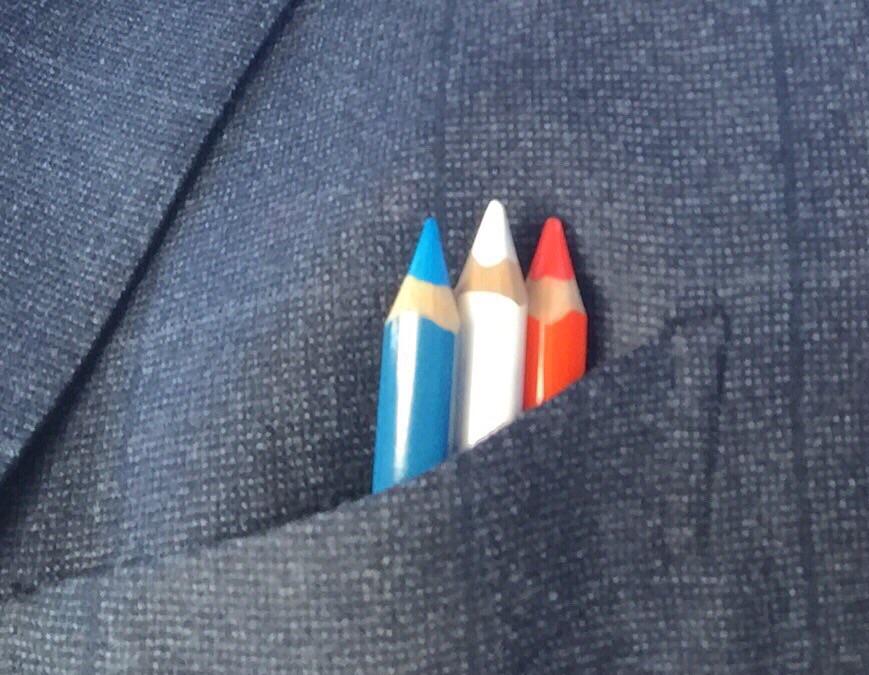 sallesleMonde's tweet photo. "C'est beau ce que vous avez dans la poche" a dit Hollande au PM albanais Edi Rama,  à l'Elysée  #11Janvier http://t.co/Hngg4s8eMX