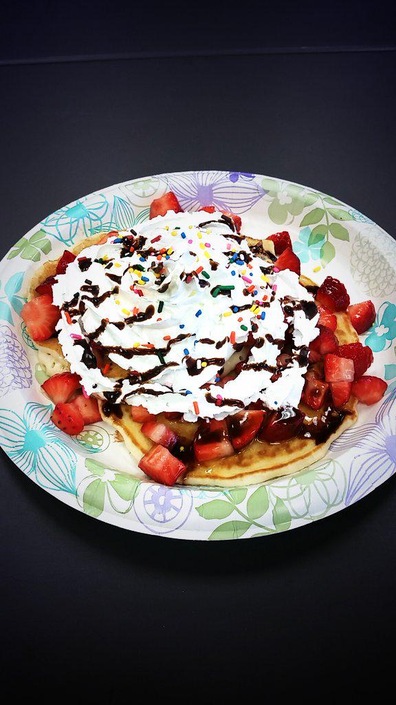 Nieveee21's tweet photo. My church is so bomb. #pancakebuffet http://t.co/SeCN930Hqu