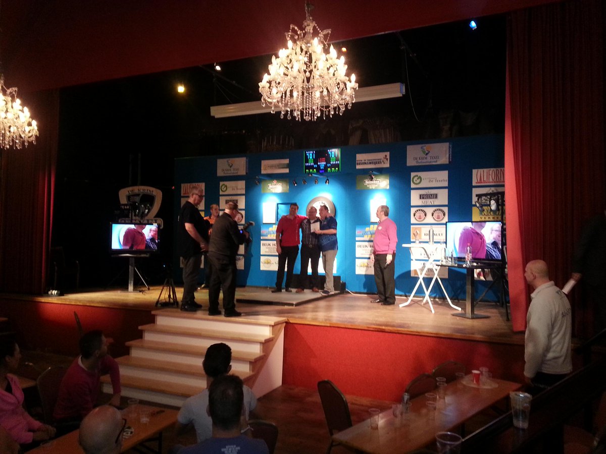 En dat was de laatste finale van het toernooi! Gefeliciteerd Kim Huybrechts en Sven Wens! #darts #texel #krim