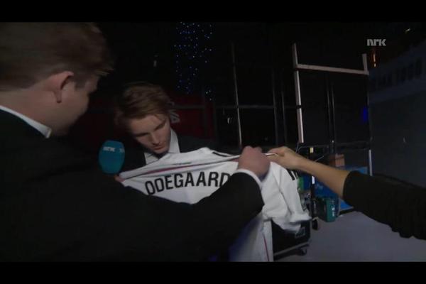 B7FsitBIgAAuQ38.jpg:large