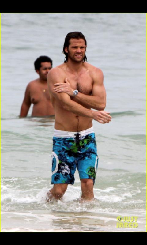 MistyDawnCloud's tweet photo. Moving on to the Rio Beach Frolic ❤ Jared in swim trunks 😍 Yes Please #SundaySammies #SPNFamily http://t.co/6H2WBsjyos