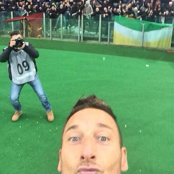 Foto Selfie Totti in Roma-Lazio 2-2