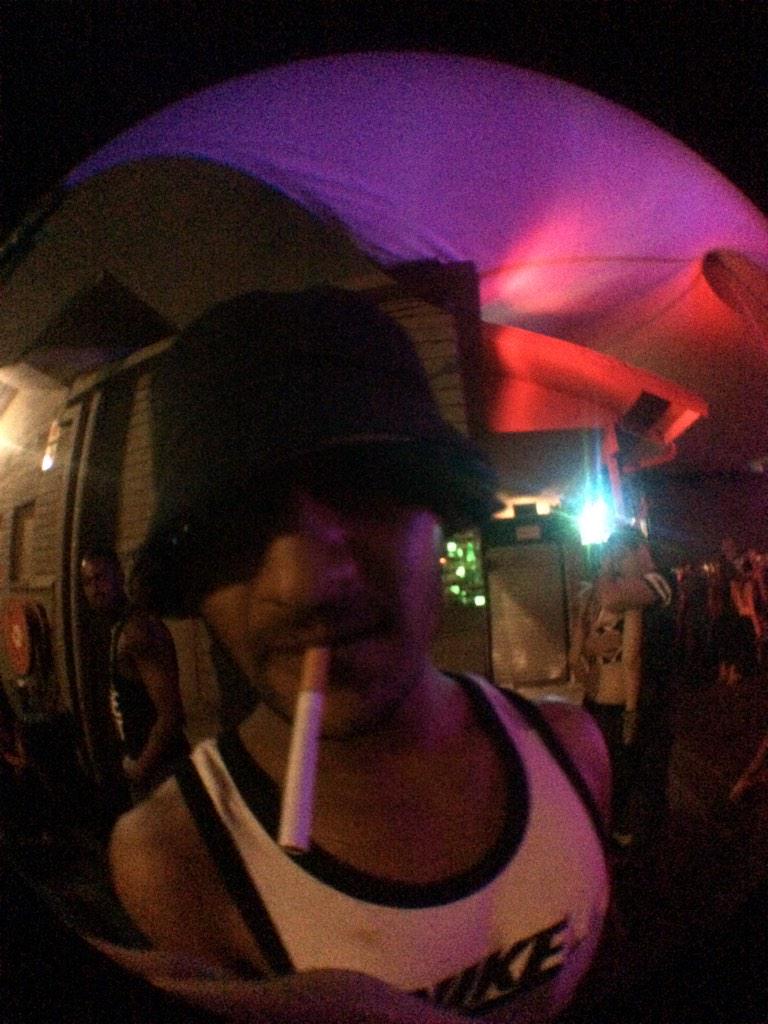 Ghandza's tweet photo. @keanuDjkC @djkylecassim  r u guys really related ?? Hahaha http://t.co/W0Vx72OefG