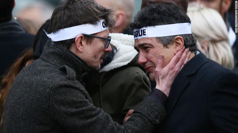 CNN's tweet photo. Capturing some of the emotional moments unfolding during the "unity rally" in Paris. http://t.co/PrskJE5jht http://t.co/uAsvBMamAF