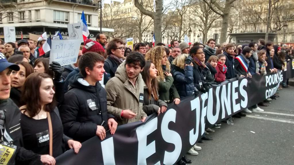 UNLSD_IDF's tweet photo. Lycéennes et lycéens présents en masse pour la république et contre les amalgames ! http://t.co/G9lgt31Ap9