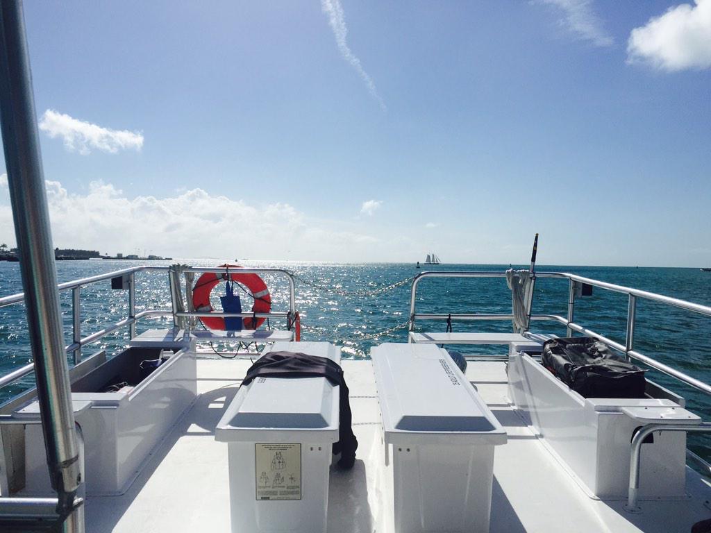 smdmartin's tweet photo. Another day at the office! Upper 70s and calm seas. http://t.co/dwugkMmcfH