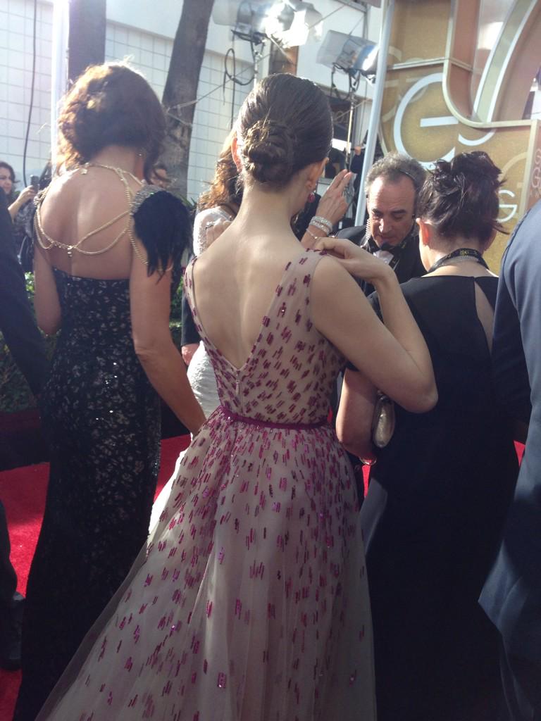 ailinahas's tweet photo. Check out the gorgeous back of @AnnaKendrick47 gown! @goldenglobes @peoplemag http://t.co/gbqUOjmn3N