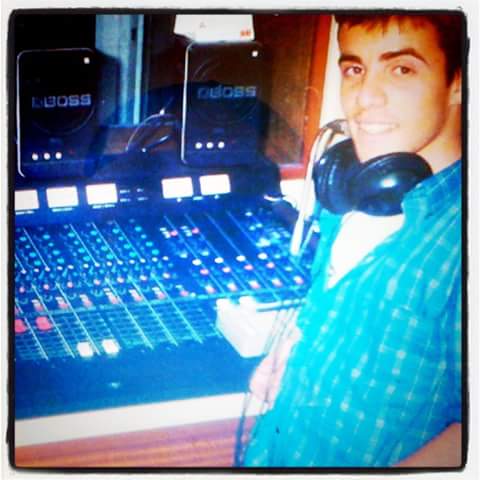 Pulga_Phil_M's tweet photo. O meu primeiro emprego na radio mais pimba de Portugal kkk Rádio Festival 94.8 kkk
Já lá vão 19 anos.
#musiclivesinme http://t.co/tzqV9jN7Ma