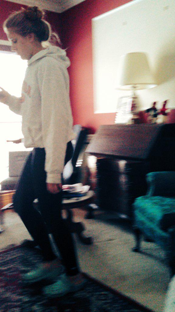 Shannon_Lee_10's tweet photo. "When ya whole outfit on fleek" #crocscomeback http://t.co/9VSO2RMyRk