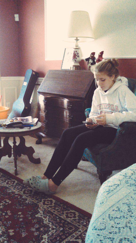 Shannon_Lee_10's tweet photo. "When ya whole outfit on fleek" #crocscomeback http://t.co/9VSO2RMyRk
