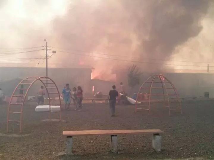 Fuego_Y_Rescate's tweet photo. Bomberos #LosAngeles B5 BK2 en apoyo a CB #Mulchen por incendio forestal con peligro viviendas. Imagen A. Barrientos http://t.co/w7aB9xjuDU