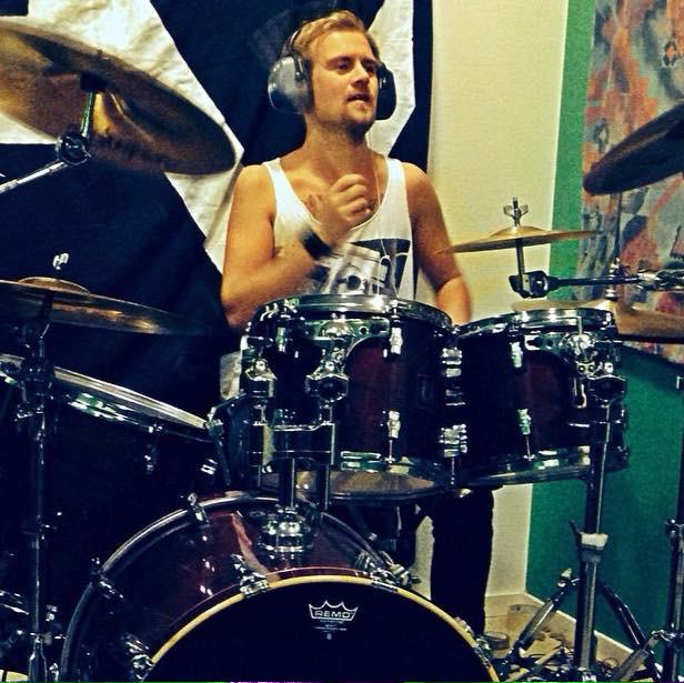 Robban_Foe's tweet photo. Looks like I'm in for the ride as the new drummer of @FallofEmotions! http://t.co/vg9OIR36Ja