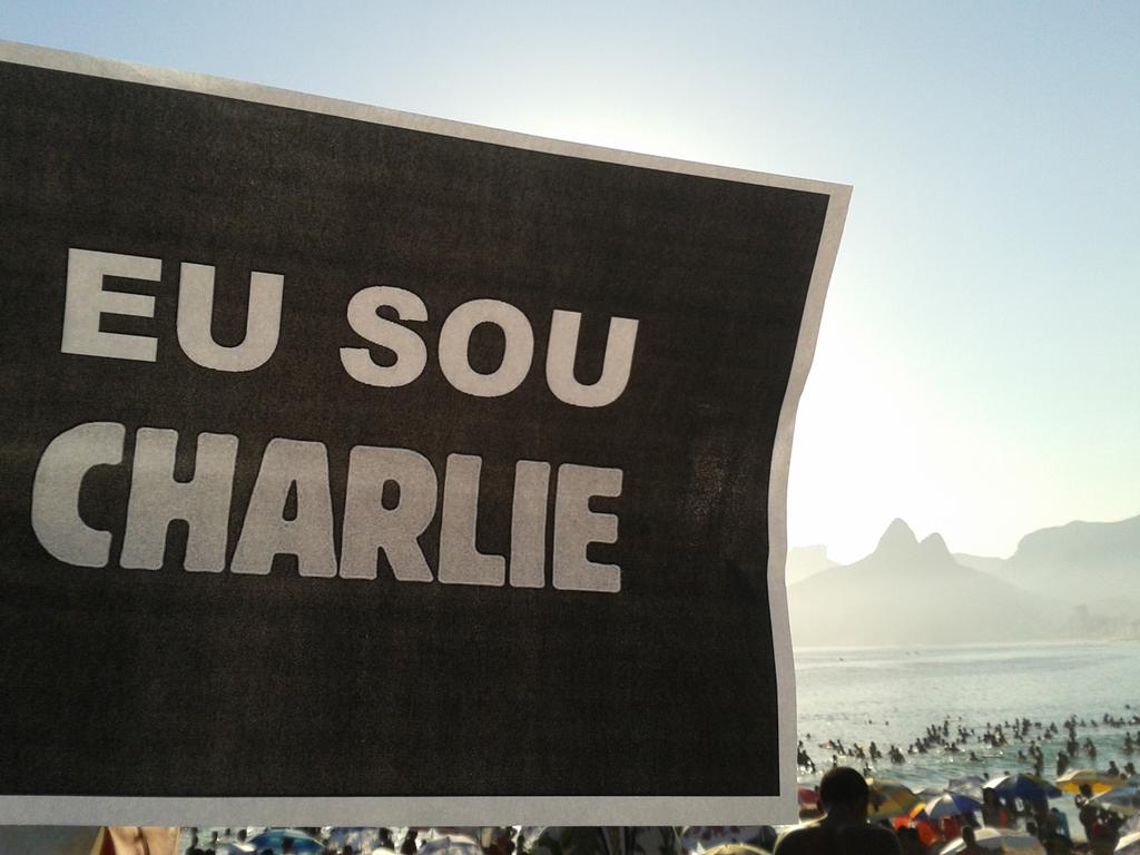 #JeSuisCharlie #Ipanema #Rio #EuSouCharlie Des centaines de gens solidaires