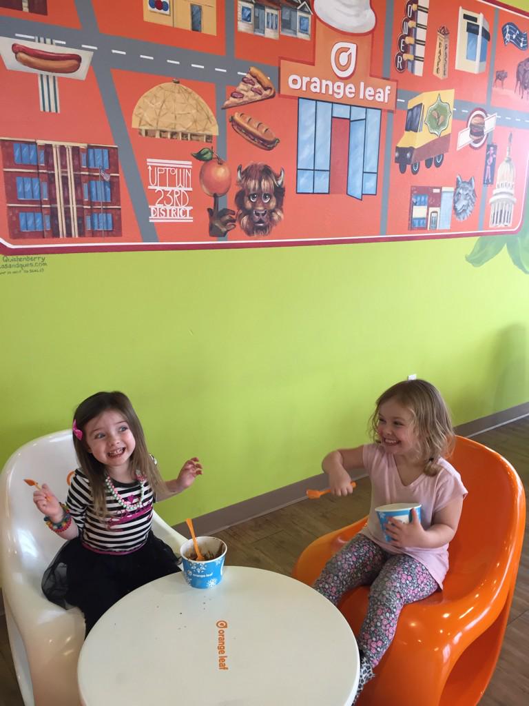 GranthamHillary's tweet photo. BFFs on the town. @Uptown23rd @UptownFroYo @conchitasp @DustinPaige http://t.co/SAj6vAuCRj