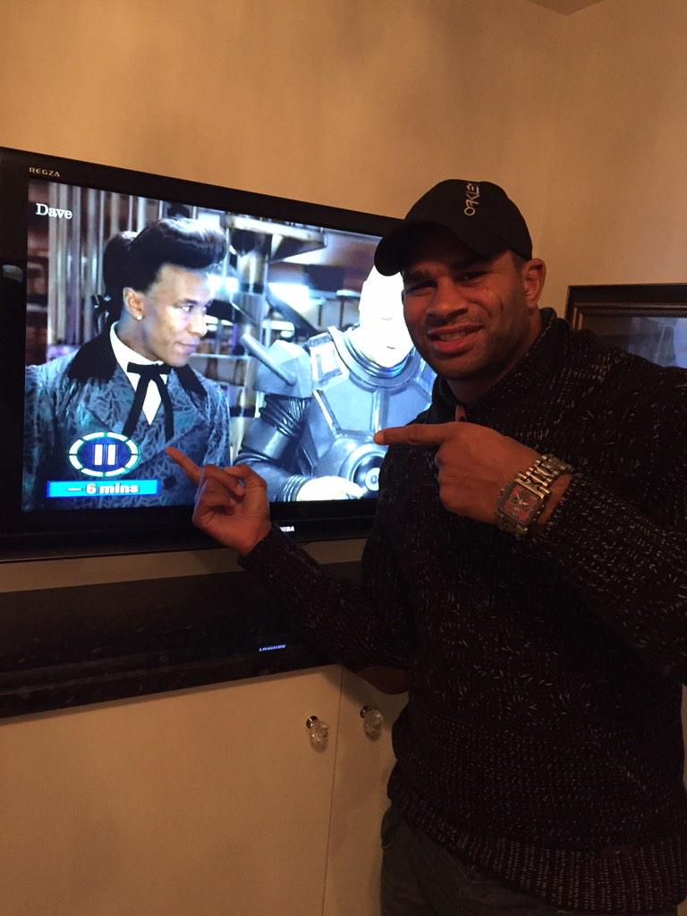 FightersInc's tweet photo. Great to catch up with @Alistairovereem today with the family! Didn't realise he was a #reddwarffan @DannyJohnJules http://t.co/RQXFzCbRpf