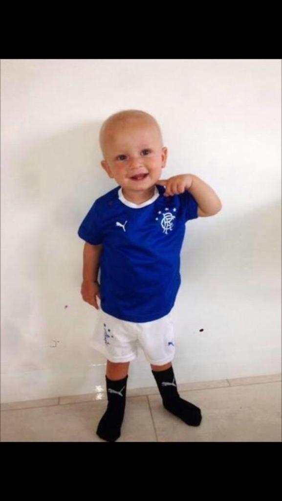 Young Bobby is fighting against cancer! A horrible illness no one deserves to have! Rt to show awerness #bobby