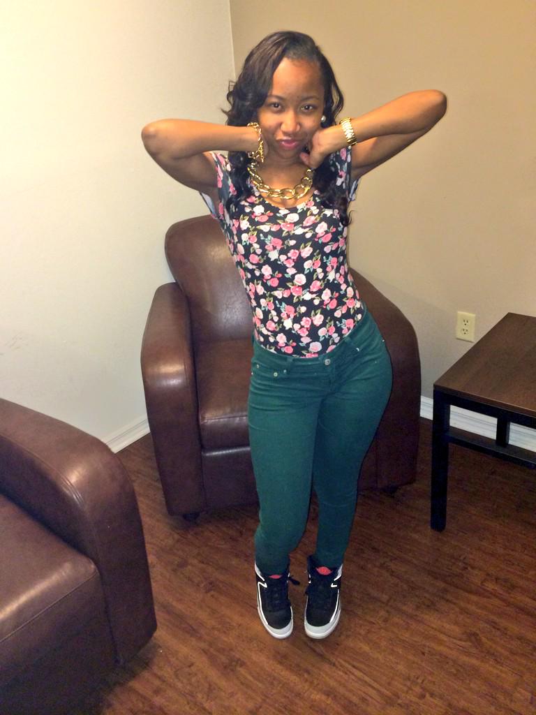 maybe: the bo$$ 🤑 on X: Brown skin, slim thick gal😍☺️#SS  http:t.coJsPIU9D0Rf  X