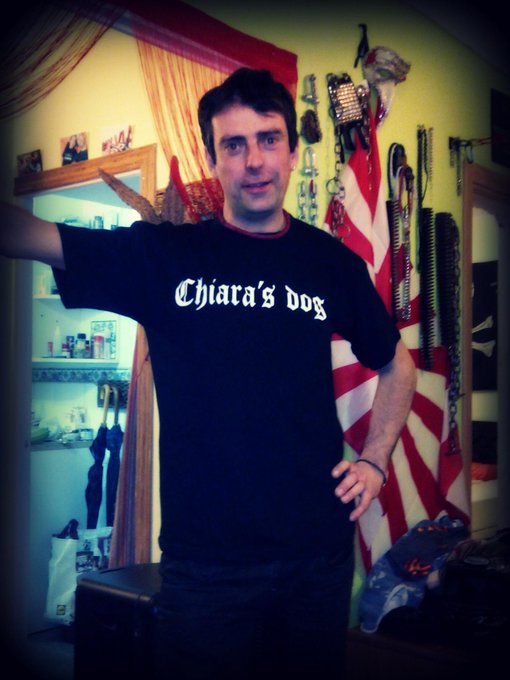 Tengo la mejor mascota del mundo mundial! Hasta una camiseta se ha hecho jaja xD Que grande!Me encanta<a href="/tag/bdsm"class="tags"><span>#bdsm</span></a>