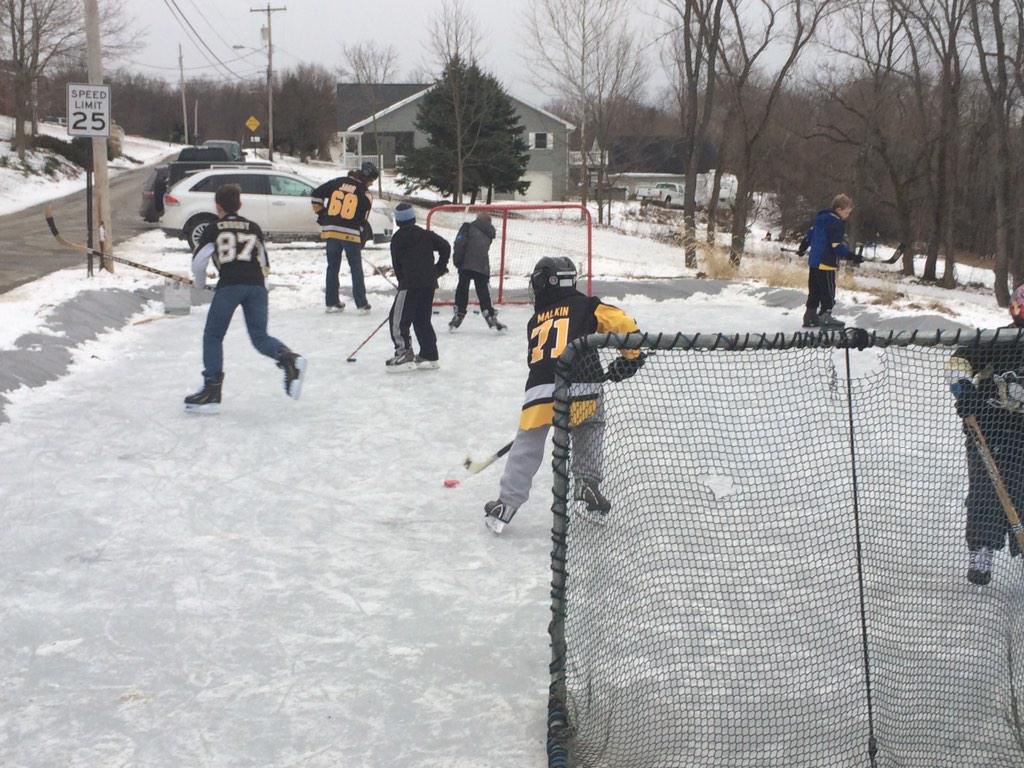 Raf1485's tweet photo. @Buccigross Jagr siting at the #sneeclassic in Pittsburgh http://t.co/5seJlLLY93