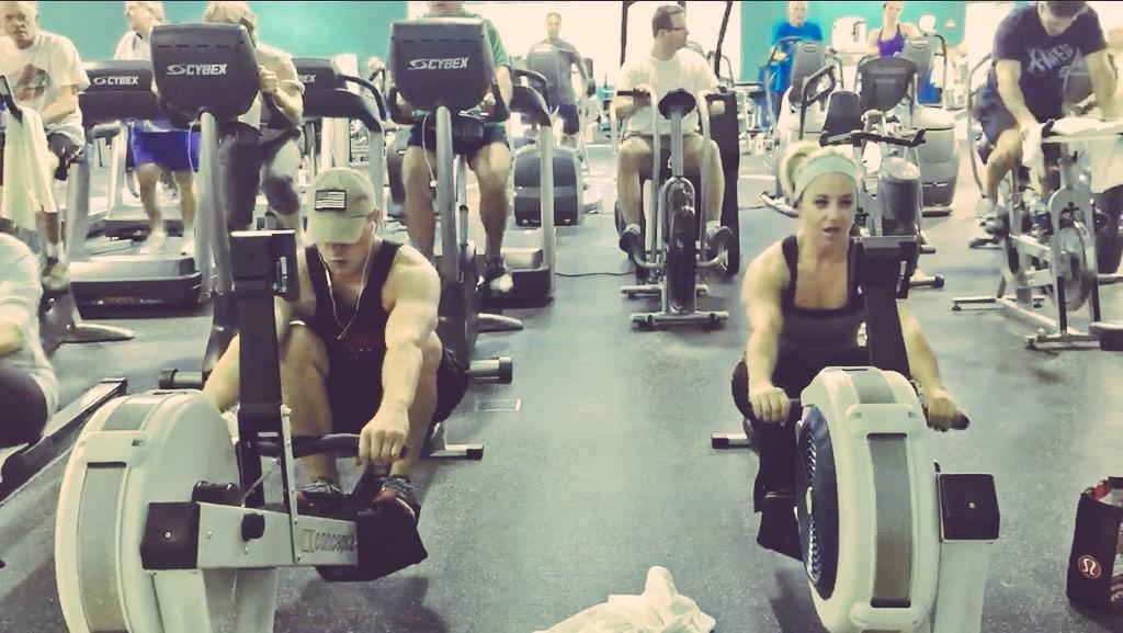 wabipost's tweet photo. 10x100m intervals w :30r #crossfit #siblingworkout #fitnessmotivation #fitfam @FitJamApp http://t.co/mVPi7rDwf5
