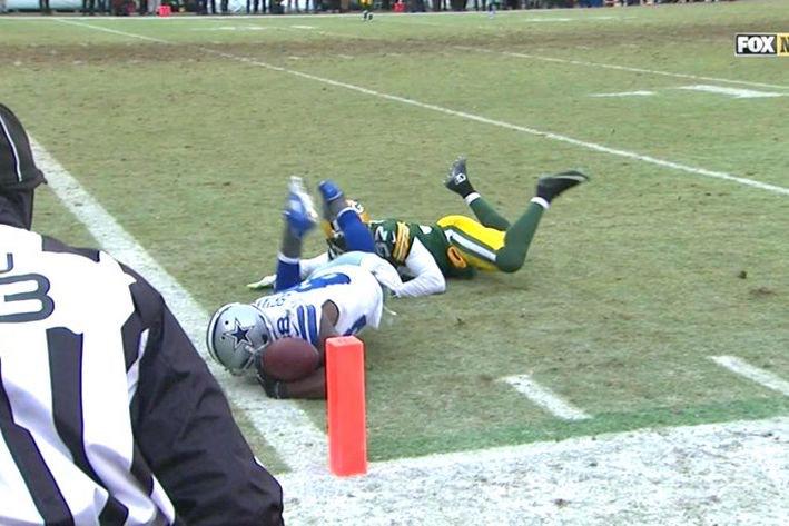 mrhooker's tweet photo. The "Maculate Non-Reception" by Dez. Jan 11, 2015 - Lambeau Field. #Icebowl2 http://t.co/owW1vtFPoN